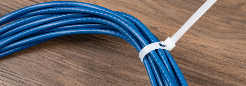 Quick Release. Releasable cable ties feature an easy push-button release mechanism that allows you to loosen, re-adjust, and reuse the tie.
